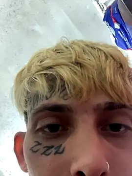 Snapshot of KinkyLatinCock chatting on September 20, 7:04 pm KinkyLatinCock online show from September 20, 7:04 pm