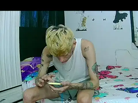 Snapshot of KinkyLatinCock chatting on October 8, 10:18 pm KinkyLatinCock online show from October 8, 10:18 pm