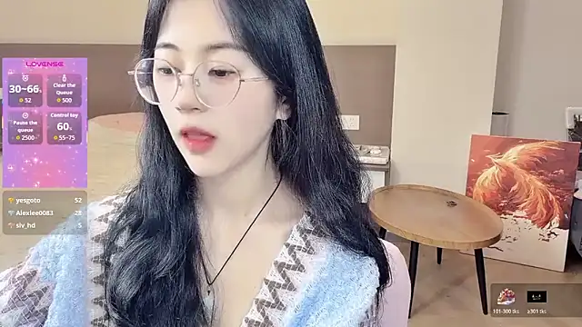 nini a online show from March 3, 9:04 am