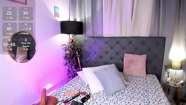 Snapshot of EmaaaBrown_ chatting on November 30, 5:00 am EmaaaBrown online show from November 30, 5:00 am