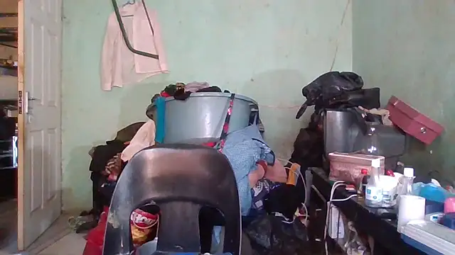 Snapshot of Nicky52 chatting on December 5, 8:23 am Nicky52 online show from December 5, 8:23 am