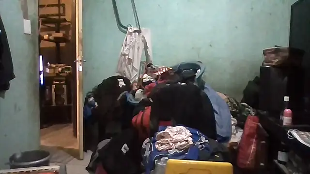 Snapshot of Nicky52 chatting on December 15, 3:33 am Nicky52 online show from December 15, 3:33 am