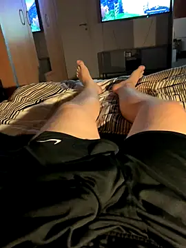 Snapshot of YoungDick004 chatting on October 25, 12:45 pm YoungDick004 online show from October 25, 12:45 pm