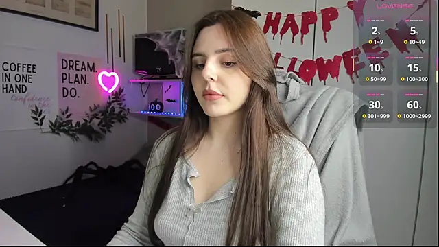 LiaWoow online show from November 3, 2:29 pm