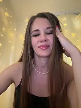 Snapshot of LucieMack chatting on May 13, 10:12 am LucieMack online show from May 13, 10:12 am