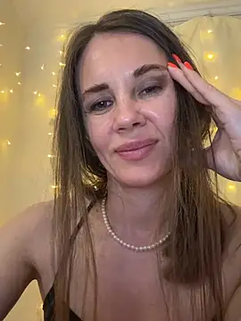 Snapshot of LucieMack chatting on May 13, 10:17 pm LucieMack online show from May 13, 10:17 pm