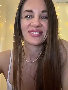 Snapshot of LucieMack chatting on May 16, 10:36 am LucieMack online show from May 16, 10:36 am