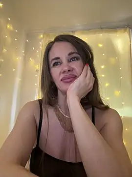 Snapshot of LucieMack chatting on May 21, 10:33 am LucieMack online show from May 21, 10:33 am