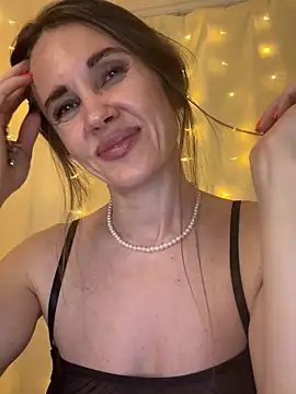 Snapshot of LucieMack chatting on May 22, 4:12 pm LucieMack online show from May 22, 4:12 pm