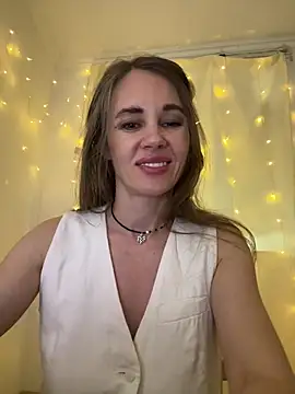Snapshot of LucieMack chatting on May 27, 3:42 pm LucieMack online show from May 27, 3:42 pm