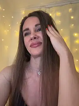 Snapshot of LucieMack chatting on June 3, 7:41 pm LucieMack online show from June 3, 7:41 pm