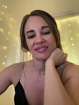Snapshot of LucieMack chatting on June 15, 12:51 pm LucieMack online show from June 15, 12:51 pm
