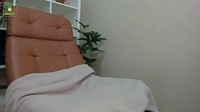 Snapshot of Naomi_Urban chatting on August 5, 11:13 am Naomi Urban online show from August 5, 11:13 am