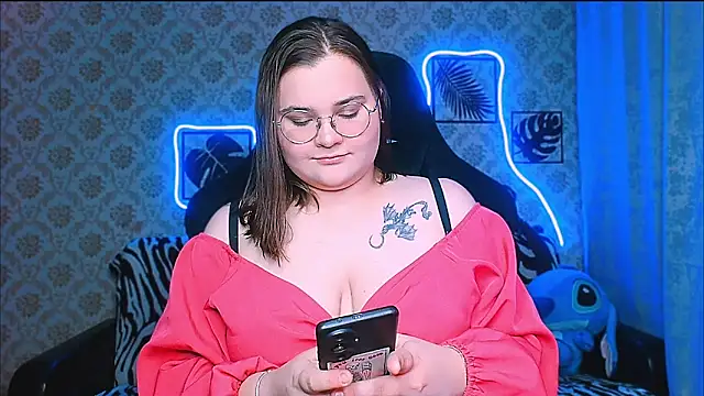 InLoveWithLife26 online show from October 17, 7:05 pm