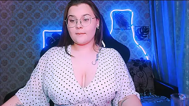 InLoveWithLife26 online show from March 4, 7:20 pm