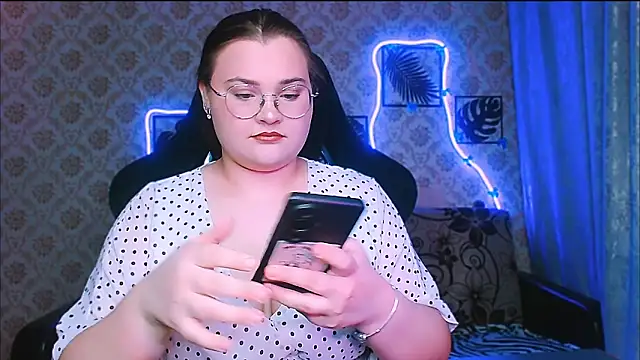 InLoveWithLife26 online show from March 9, 3:38 pm