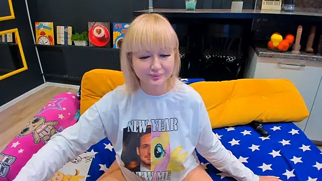 Snapshot of FlirtyMary chatting on March 13, 12:48 am FlirtyMary online show from March 13, 12:48 am