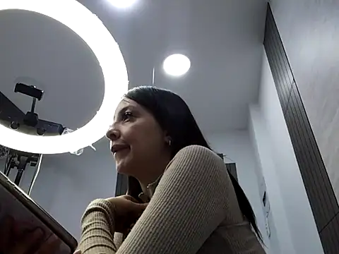 Savannah Monroe online show from December 18, 8:04 pm