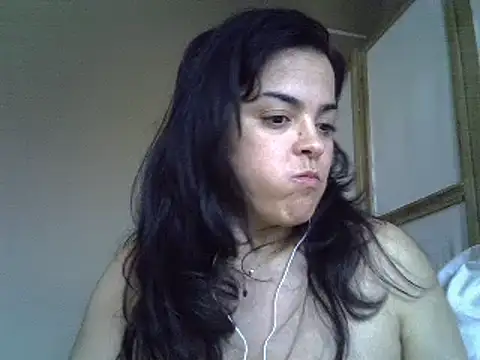 Snapshot of ITALIANASISIXX chatting on January 9, 1:24 pm ITALIANASISIXX online show from January 9, 1:24 pm