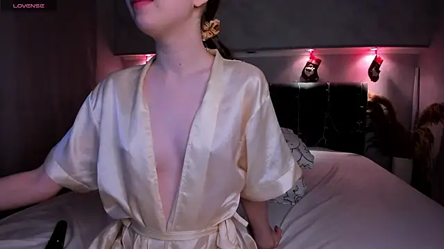 Camilla Kelly online show from February 9, 1:09 am