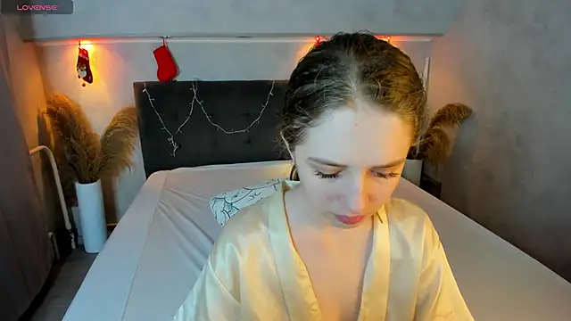 Camilla Kelly online show from February 12, 1:22 am