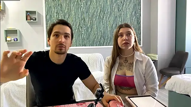 Snapshot of VelvetMiley chatting on March 12, 10:54 am VelvetMiley online show from March 12, 10:54 am