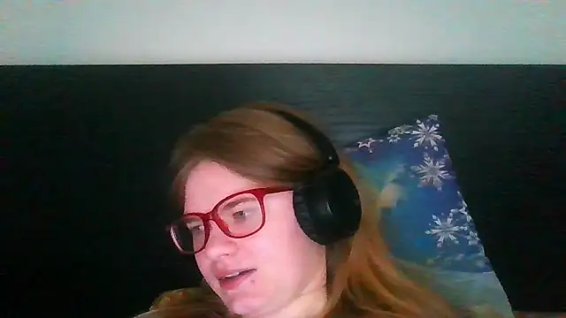 Snapshot of Moonolighta chatting on October 7, 7:38 am Moonolighta online show from October 7, 7:38 am