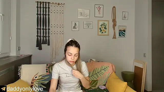 daddyonlyloveme online show from November 15, 9:21 pm