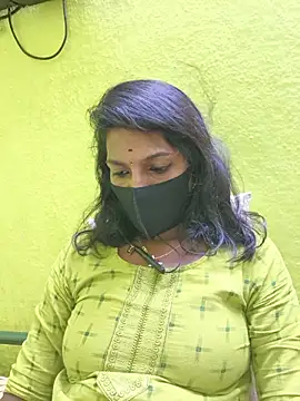 Snapshot of Honey_rosetamil chatting on August 2, 7:23 pm Honey rosetamil online show from August 2, 7:23 pm