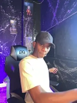 Snapshot of Brycce_santos chatting on June 11, 1:42 pm Brycce santos online show from June 11, 1:42 pm