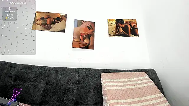 Snapshot of mishell- chatting on November 28, 6:43 pm mishell- online show from November 28, 6:43 pm