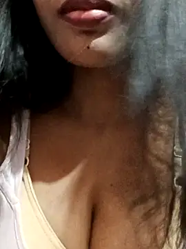 Snapshot of kaviyaponnu0987 chatting on September 27, 7:41 pm kaviyaponnu0987 online show from September 27, 7:41 pm