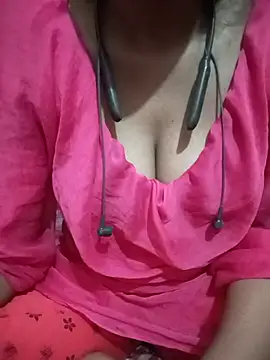 Snapshot of kaviyaponnu0987 chatting on July 5, 1:29 pm kaviyaponnu0987 online show from July 5, 1:29 pm