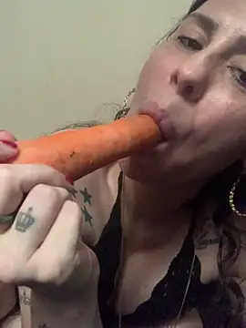 Lhcruz online show from April 4, 7:00 pm