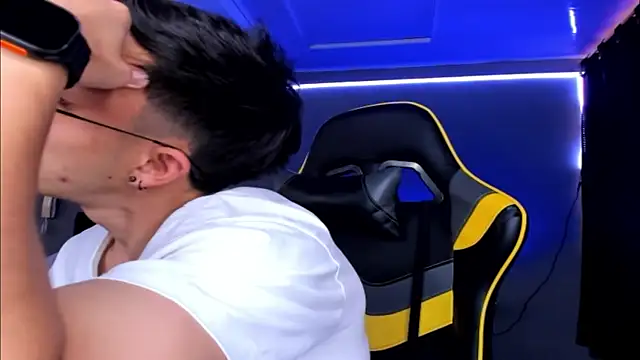 alexgiraldo   online show from October 11, 9:02 pm