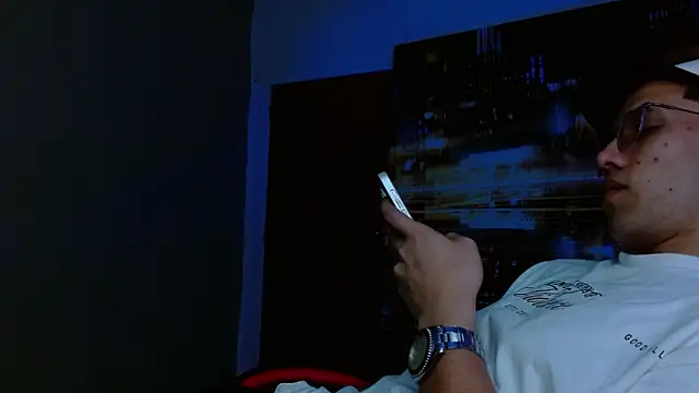 Snapshot of alexgiraldo__ chatting on May 5, 3:20 pm alexgiraldo online show from May 5, 3:20 pm