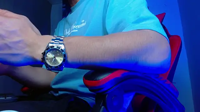 Snapshot of alexgiraldo__ chatting on May 7, 1:44 am alexgiraldo online show from May 7, 1:44 am