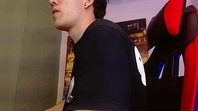 Snapshot of alexgiraldo__ chatting on May 7, 11:54 pm alexgiraldo online show from May 7, 11:54 pm