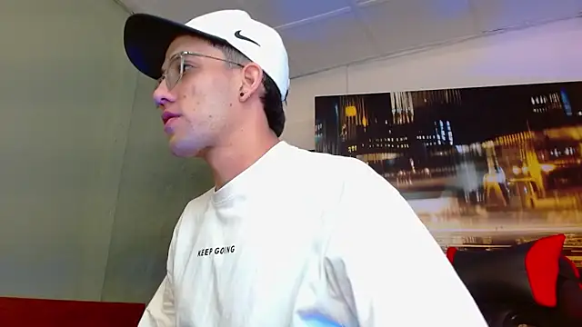 Snapshot of alexgiraldo__ chatting on June 8, 9:15 pm alexgiraldo online show from June 8, 9:15 pm