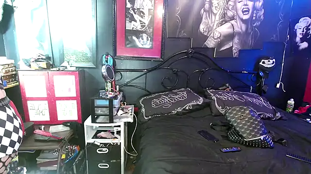 Snapshot of Splash_Queen420 chatting on December 15, 6:17 am Splash Queen420 online show from December 15, 6:17 am