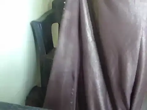 Snapshot of Hot_Rose2 chatting on April 13, 2:39 am Hot Rose2 online show from April 13, 2:39 am