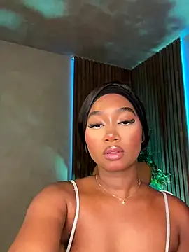 alisonn moon online show from October 26, 1:00 am