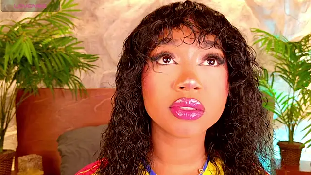 Snapshot of alisonn_moon chatting on June 17, 10:32 pm alisonn moon online show from June 17, 10:32 pm