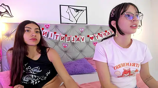 Naughty Couple83 online show from February 24, 7:23 pm