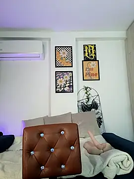 Snapshot of mishelkrave_ chatting on November 13, 1:04 am mishelkrave online show from November 13, 1:04 am