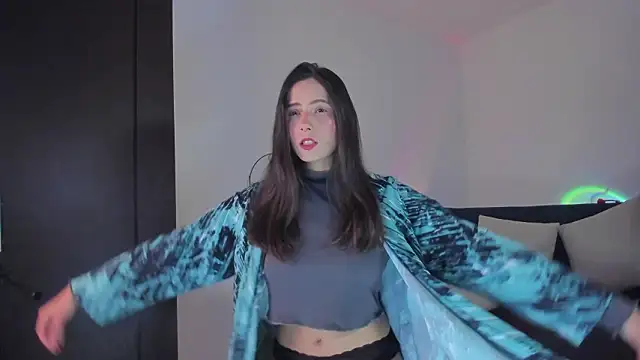 Snapshot of mishelkrave_ chatting on March 15, 12:05 am mishelkrave online show from March 15, 12:05 am