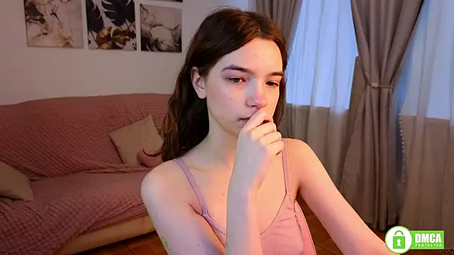 Snapshot of Evi_Brook chatting on November 9, 7:28 am Evi Brook online show from November 9, 7:28 am