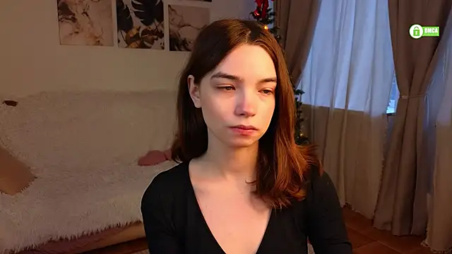 Snapshot of Evi_Brook chatting on December 15, 11:36 am Evi Brook online show from December 15, 11:36 am