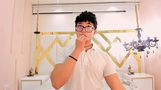 Valentin0 3 online show from October 25, 11:40 am