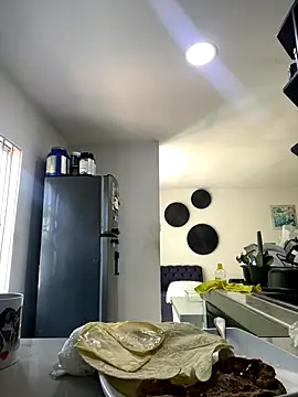 Samara Hadi  online show from December 18, 8:37 pm